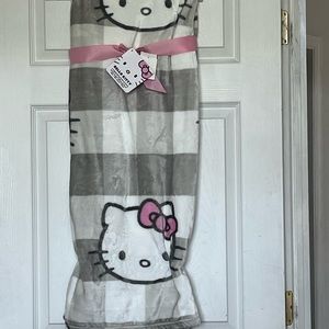Hello Kitty White/Grey Plaid Throw